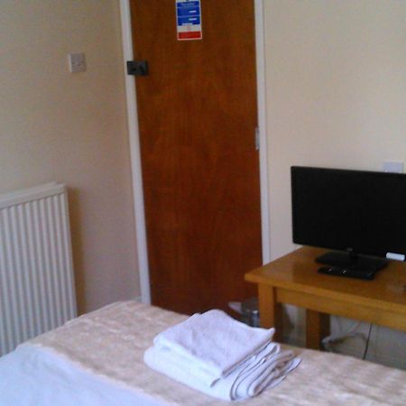 The Glan Yr Afon Inn Холиуэлл Номер фото