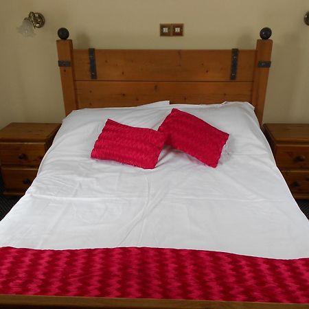 The Glan Yr Afon Inn Холиуэлл Экстерьер фото