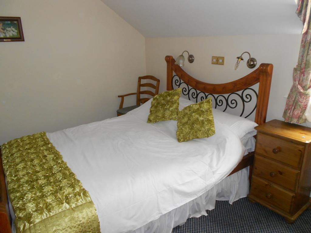 The Glan Yr Afon Inn Холиуэлл Номер фото