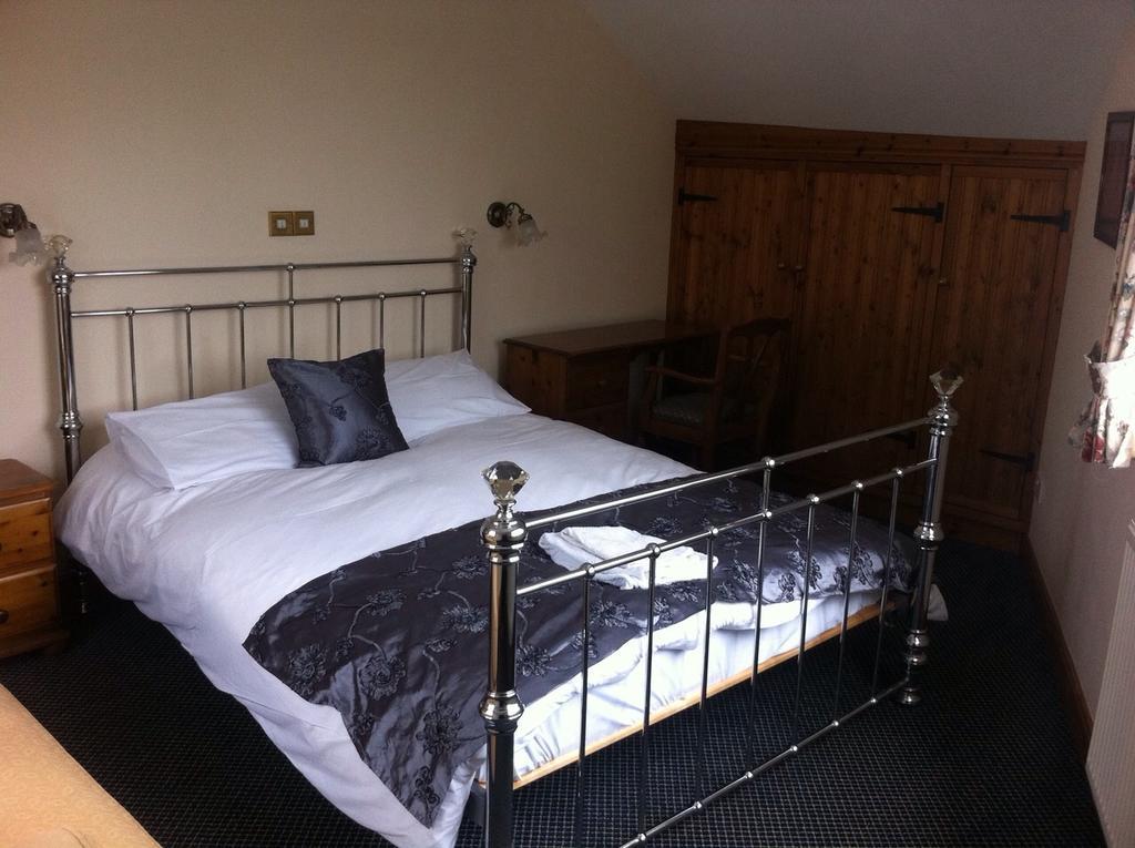 The Glan Yr Afon Inn Холиуэлл Номер фото