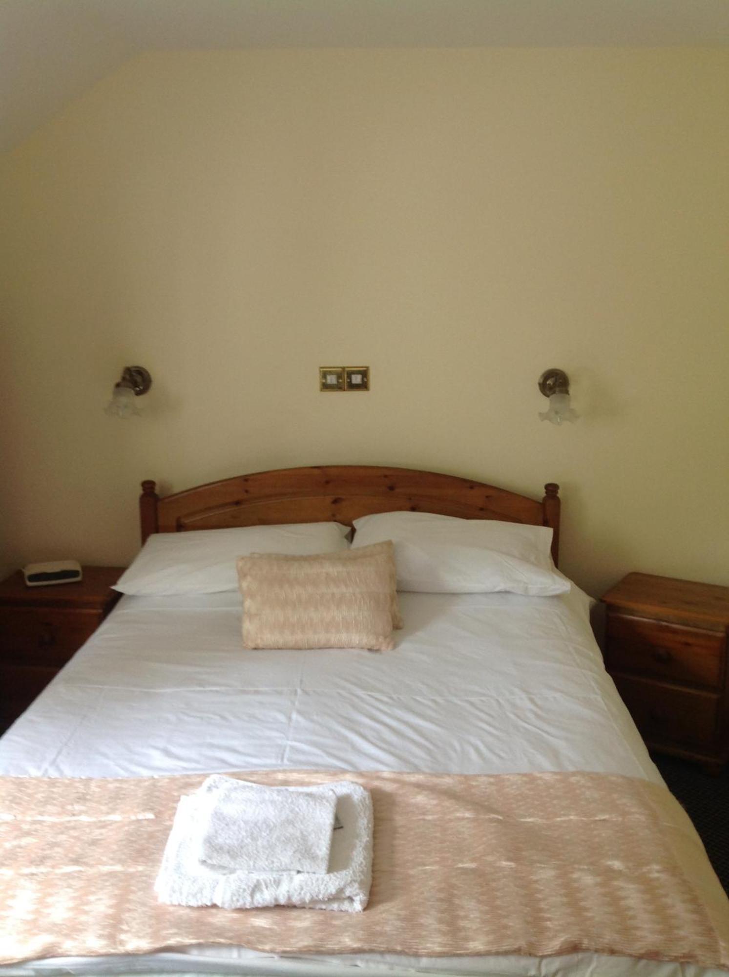 The Glan Yr Afon Inn Холиуэлл Экстерьер фото