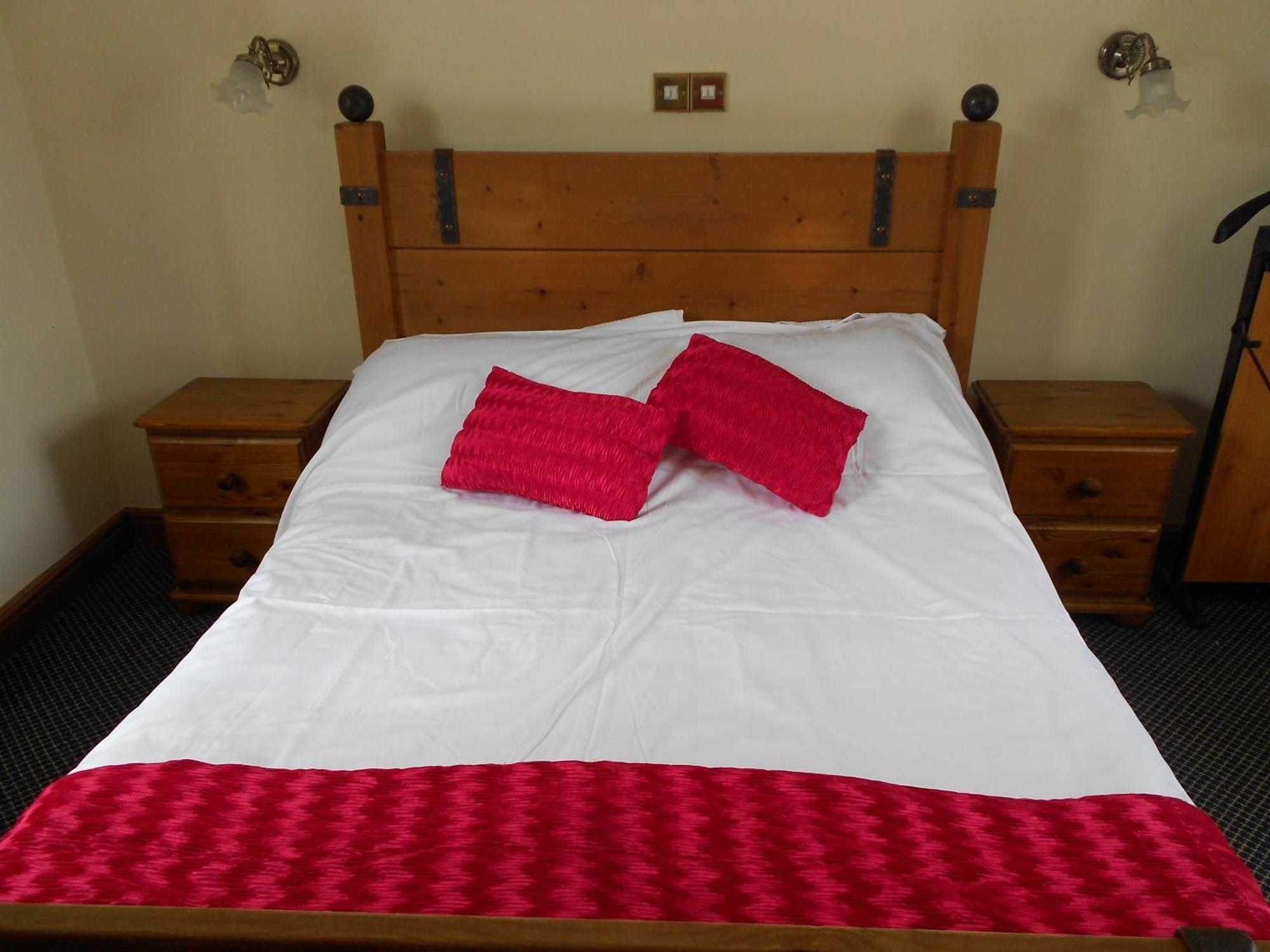The Glan Yr Afon Inn Холиуэлл Экстерьер фото