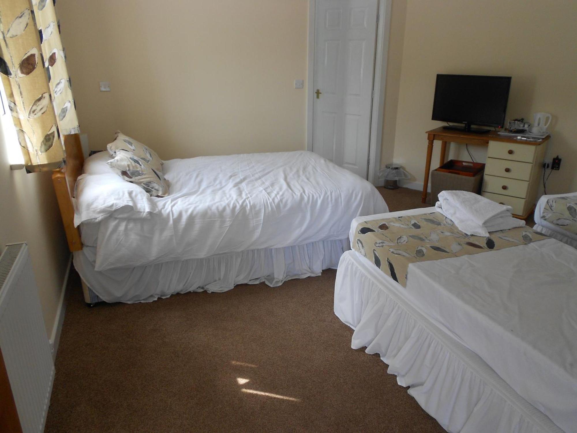 The Glan Yr Afon Inn Холиуэлл Номер фото
