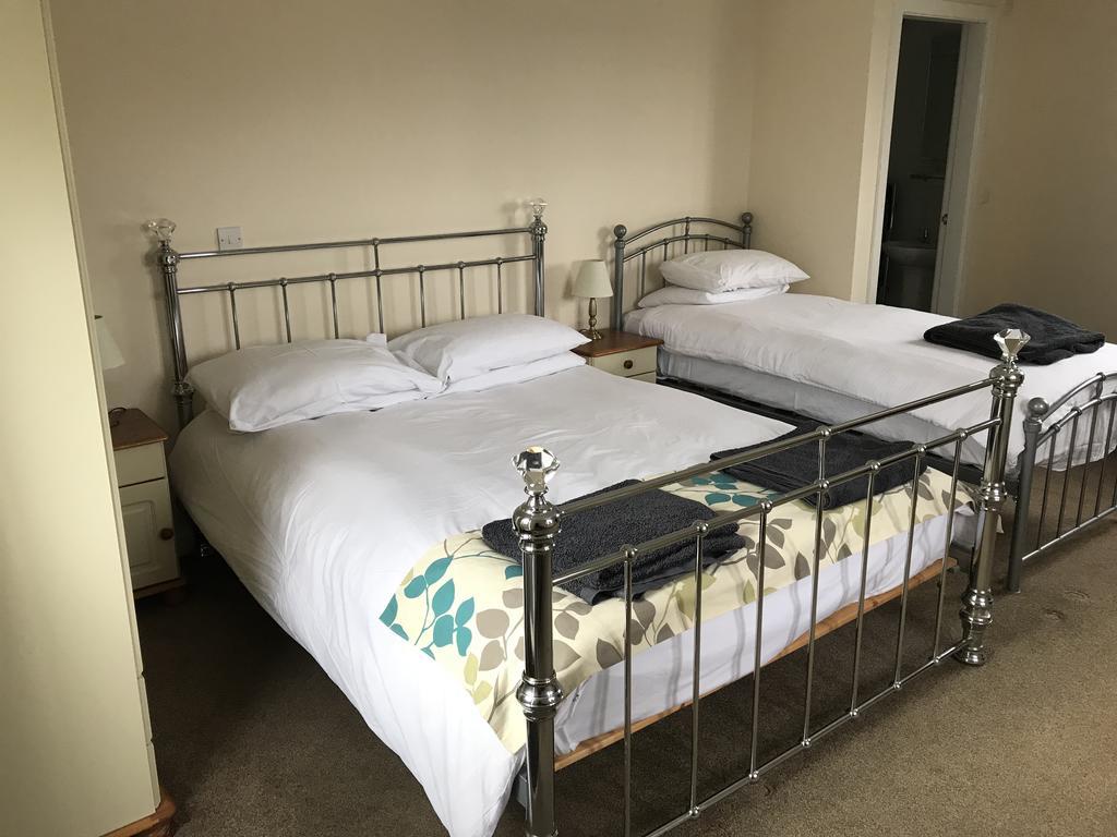 The Glan Yr Afon Inn Холиуэлл Экстерьер фото