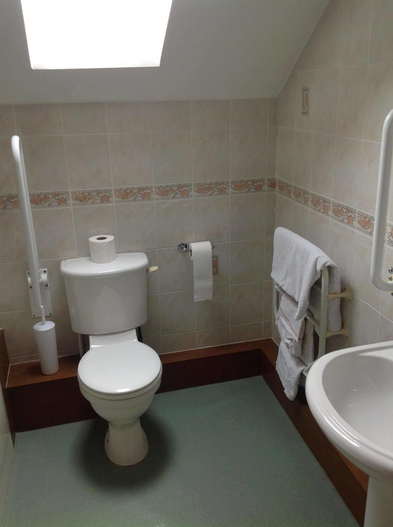 The Glan Yr Afon Inn Холиуэлл Экстерьер фото