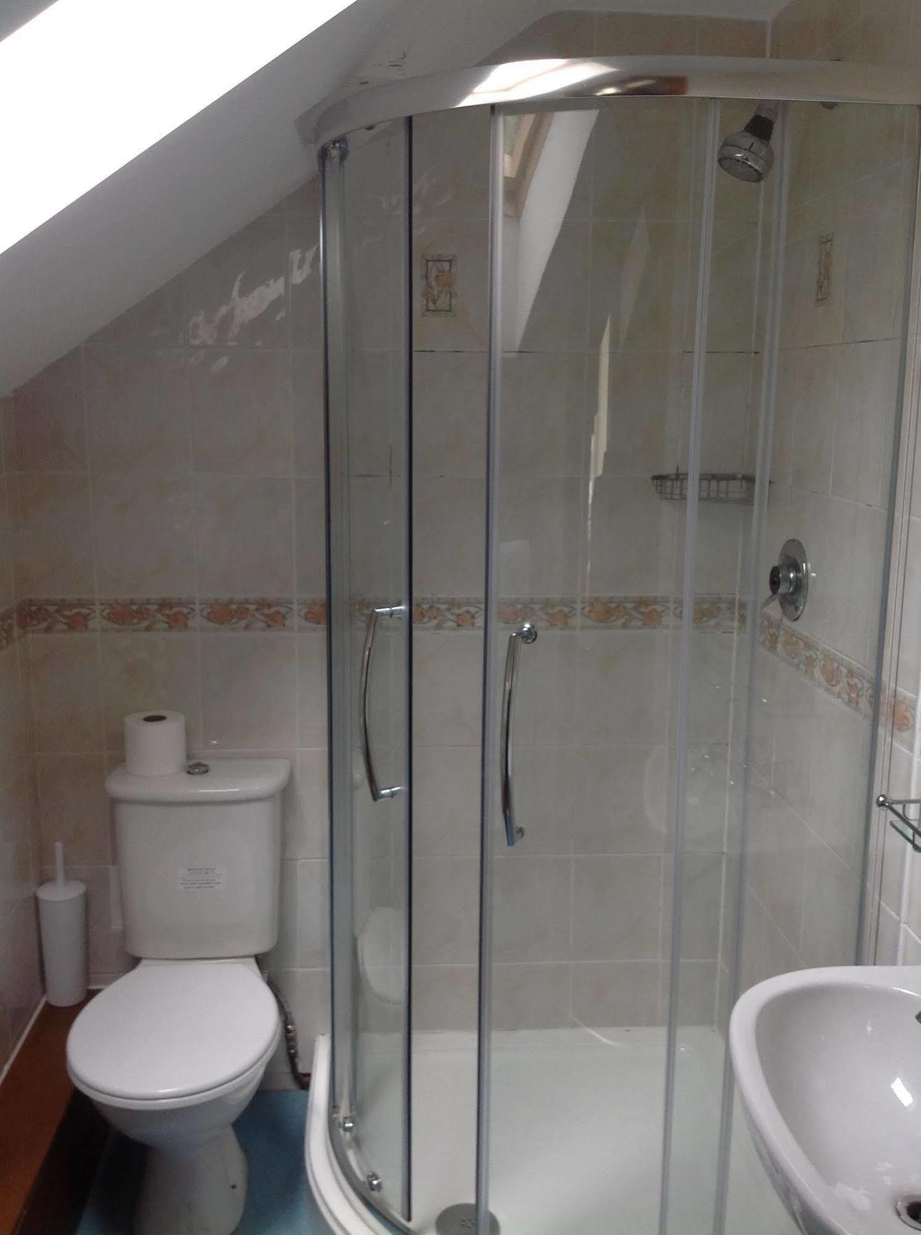The Glan Yr Afon Inn Холиуэлл Экстерьер фото
