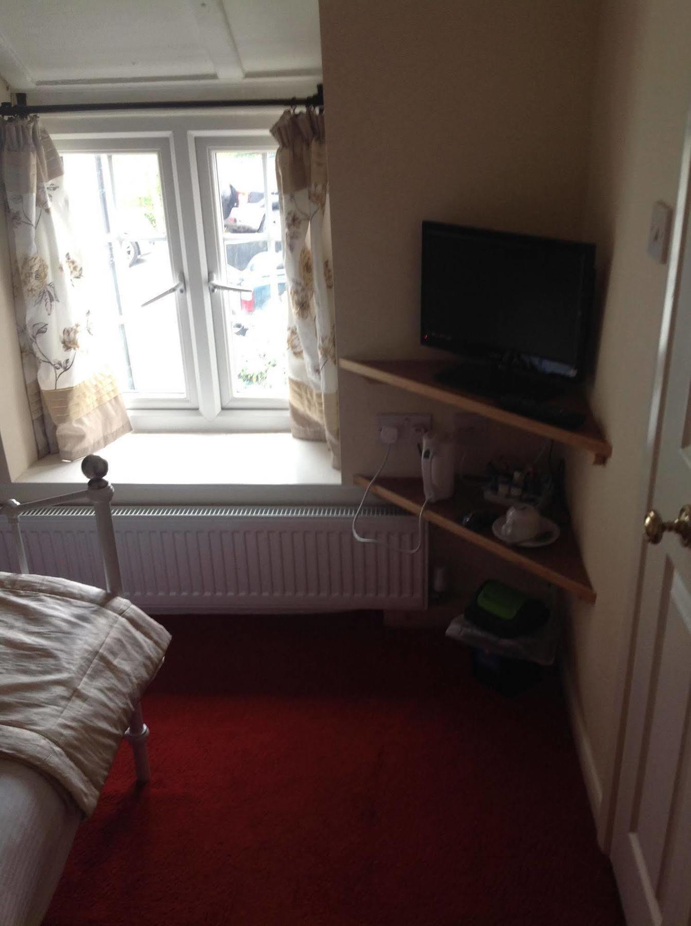 The Glan Yr Afon Inn Холиуэлл Экстерьер фото