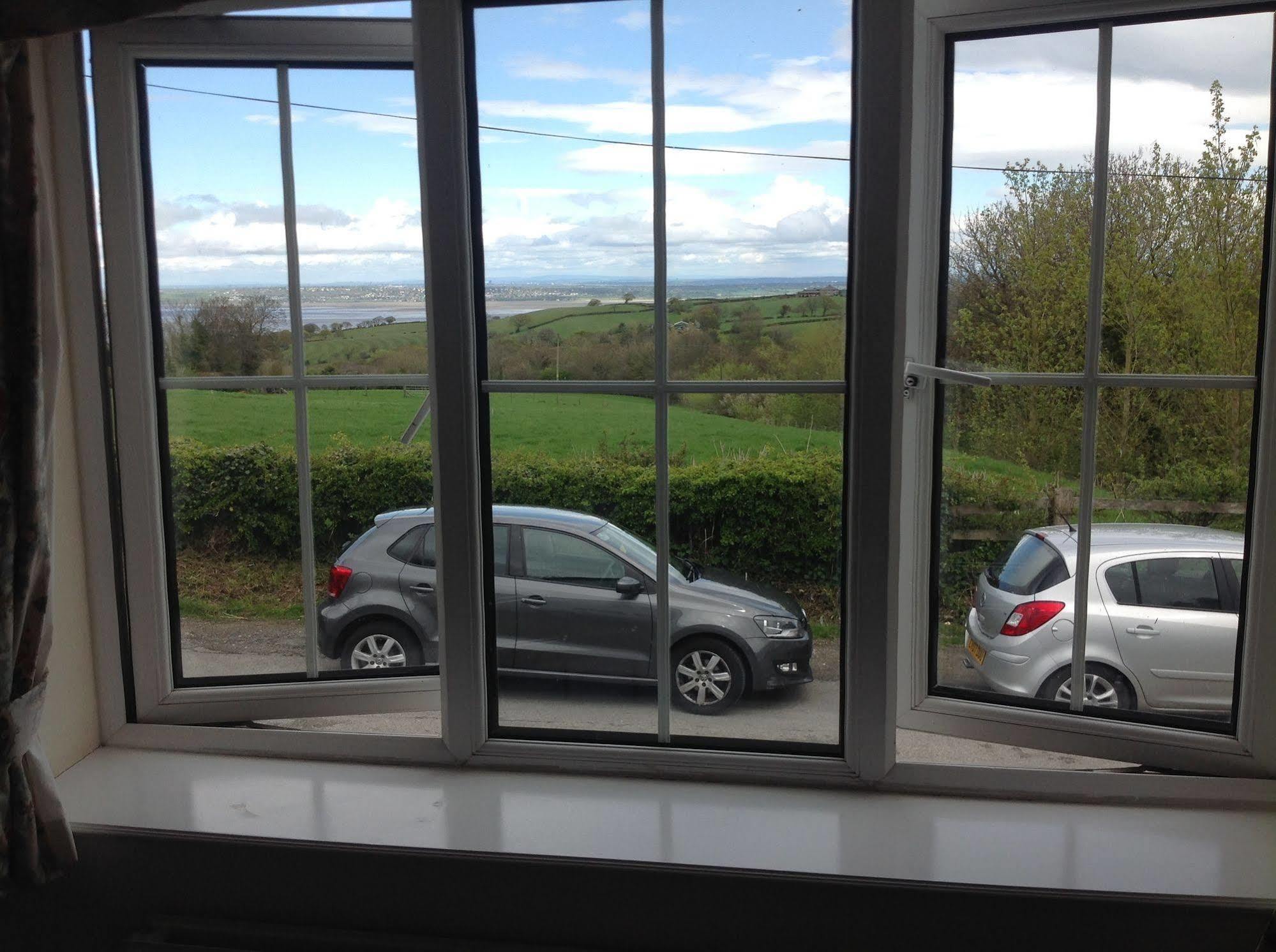 The Glan Yr Afon Inn Холиуэлл Экстерьер фото